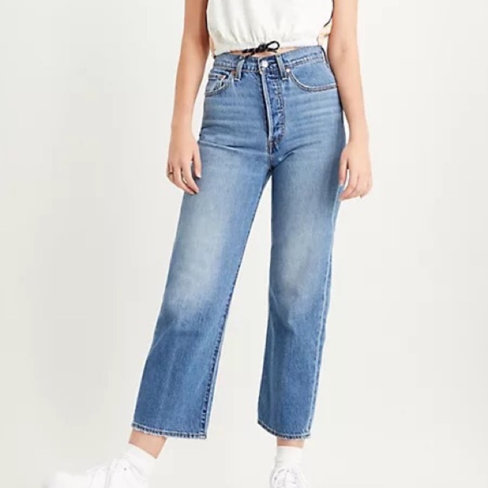 Levi’s Ribcage Straight Button Fly Jeans